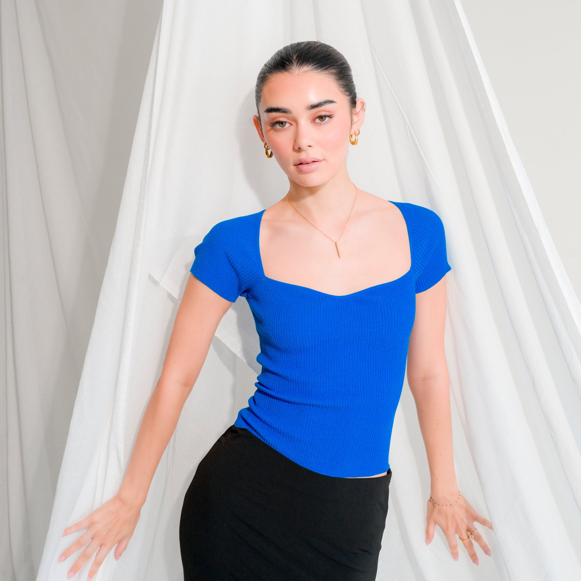 Soft Seamless T-Shirt with Sweetheart Neckline
