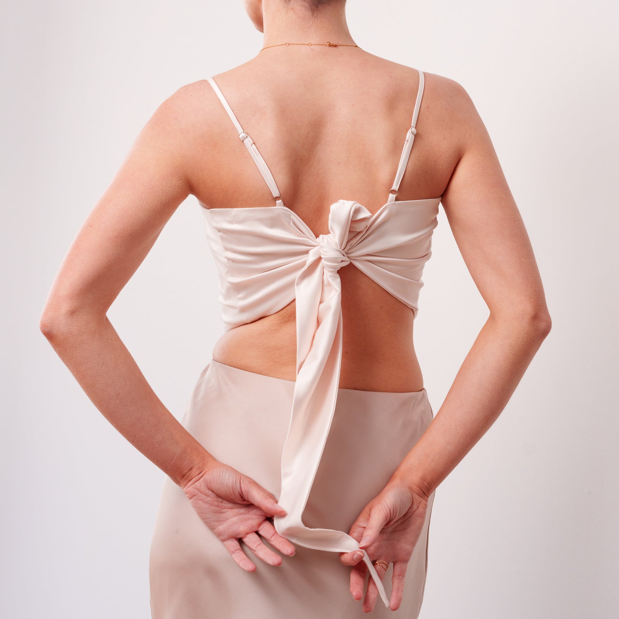 THE ÉLANORA SATIN DRAPE TOP