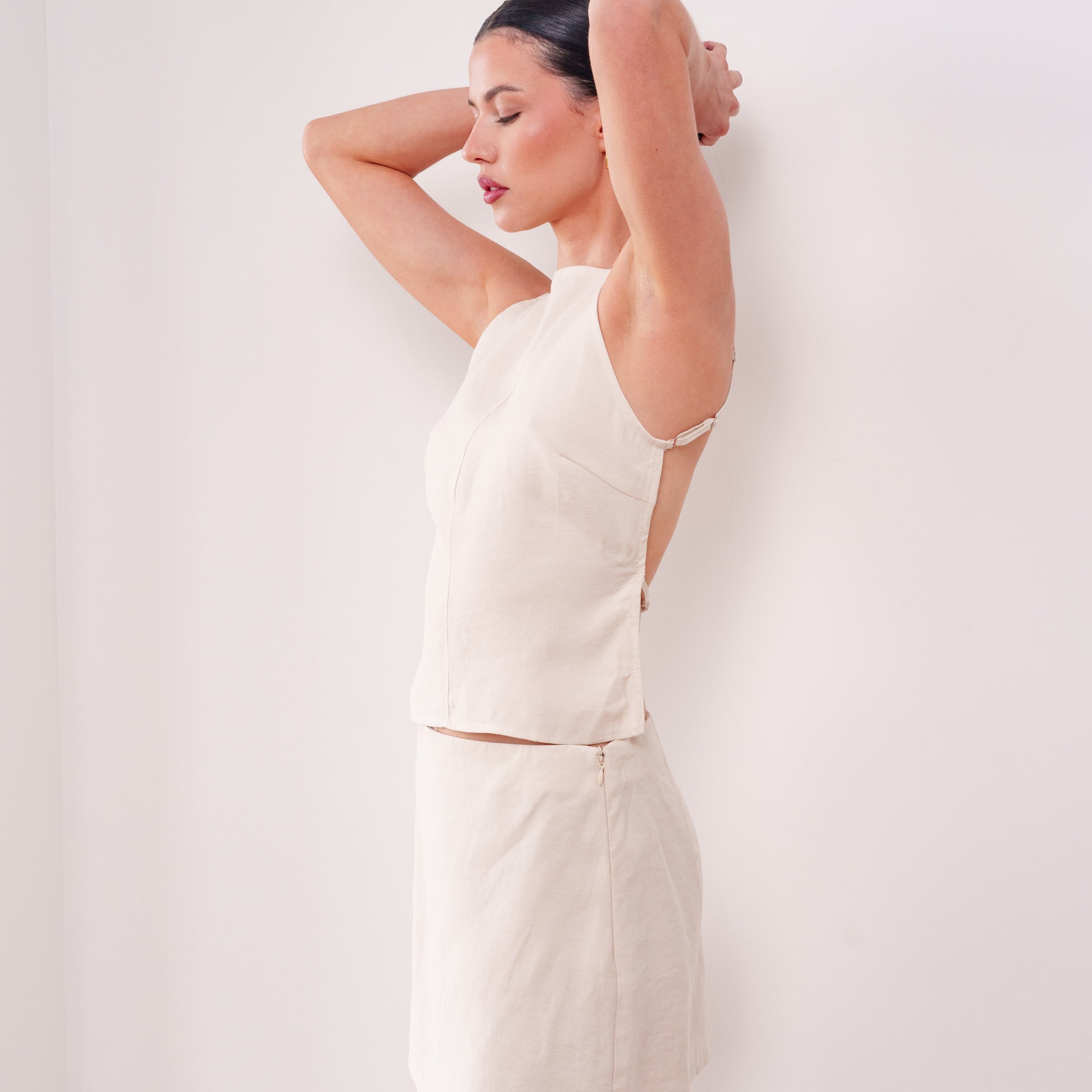 THE VÉLINA LINEN TWO-PIECE SET